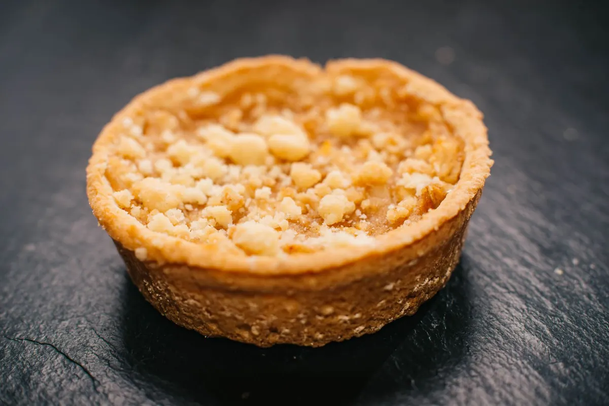 Easy Blackberry and Apple Crumble for Foraged Fruit